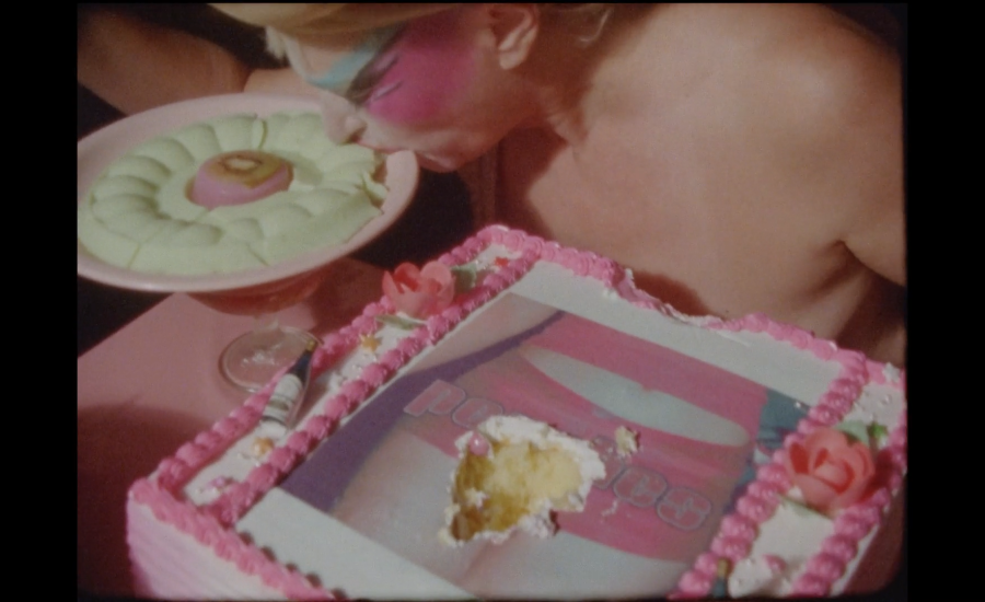 Peaches Goes Bananas