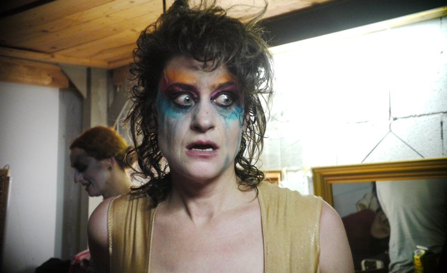 Peaches Goes Bananas