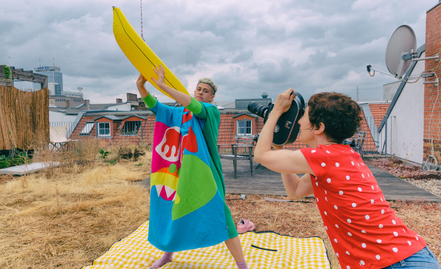 Peaches Goes Bananas